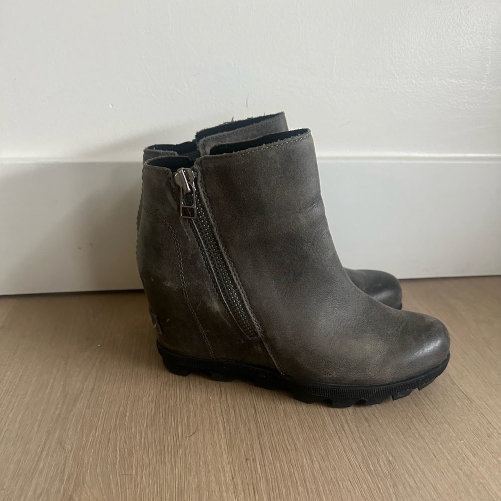 Sorel Women's Dark Gray Ankle Boots